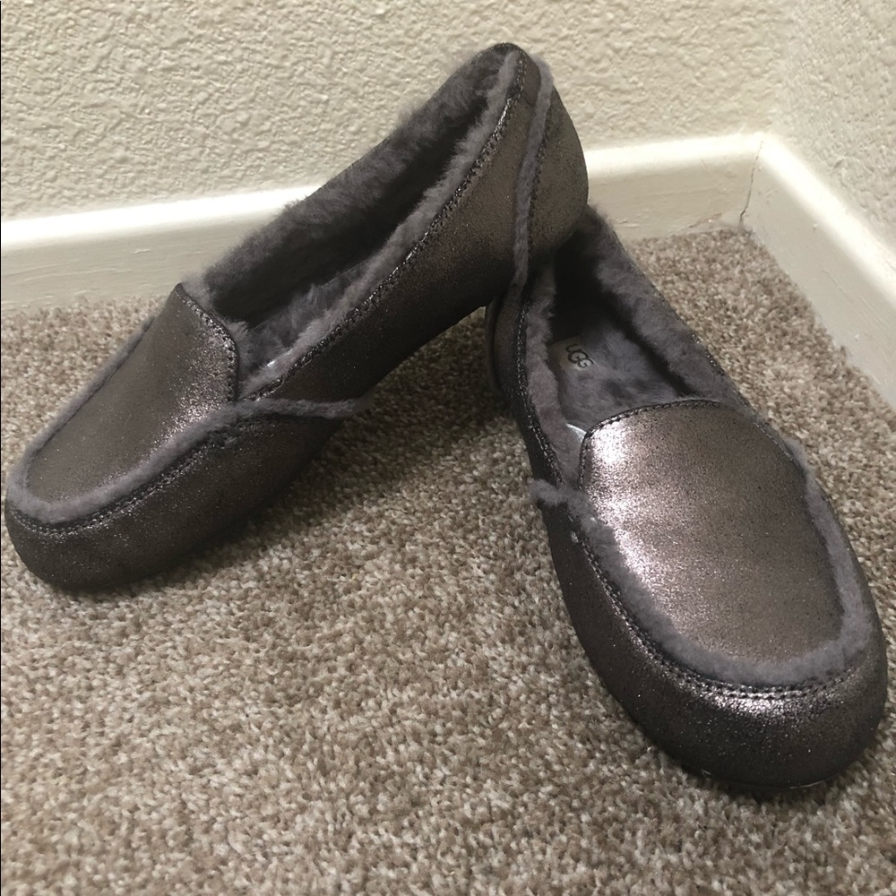 NWOT UGG Hailey slipper size 8